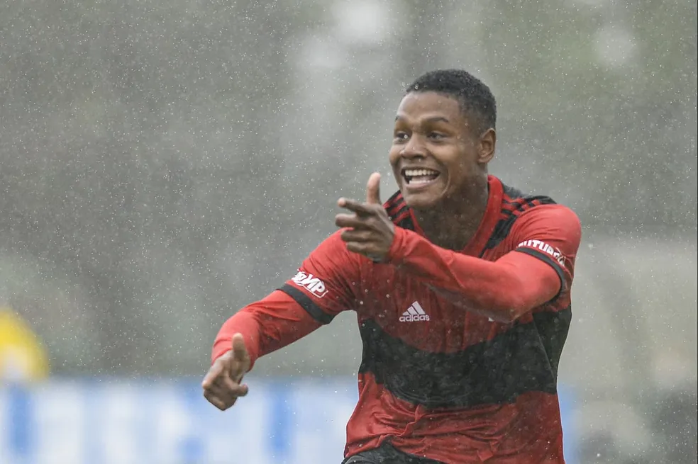 Matheus França tem multa de R$632 milhões (Foto: Marcelo Cortes/Flamengo)