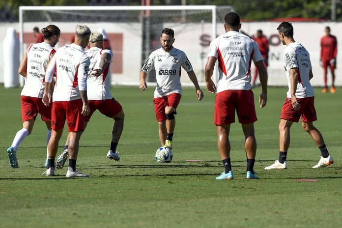 Treino do elenco principal. Foto: Marcelo Cortes/CRF