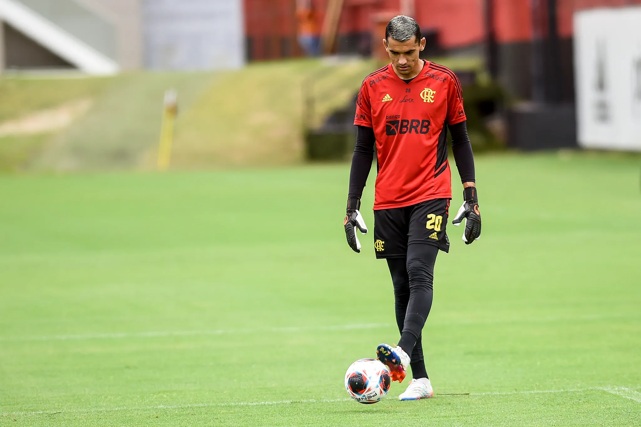 Santos em treinamento com o Flamengo no Ninho do Urubu. Foto: Marcelo Cortes