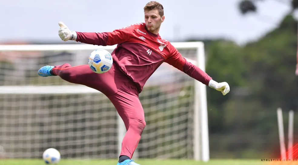 DO GOLEIRO AO ATACANTE: ATHLÉTICO-PR PERDE PEÇAS IMPORTANTES ANTES DO DUELO CONTRA O FLAMENGO