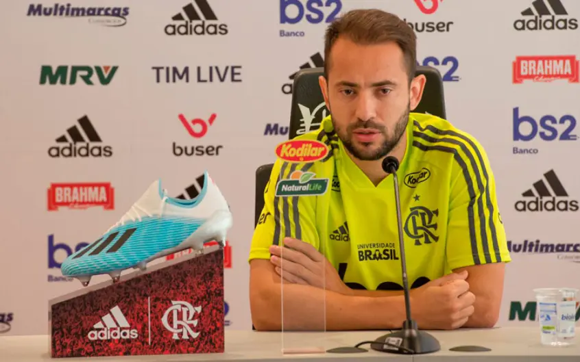 "TEM MUITO QUE EVOLUIR", AFIRMA EVERTON RIBEIRO SOBRE FASE DO FLAMENGO