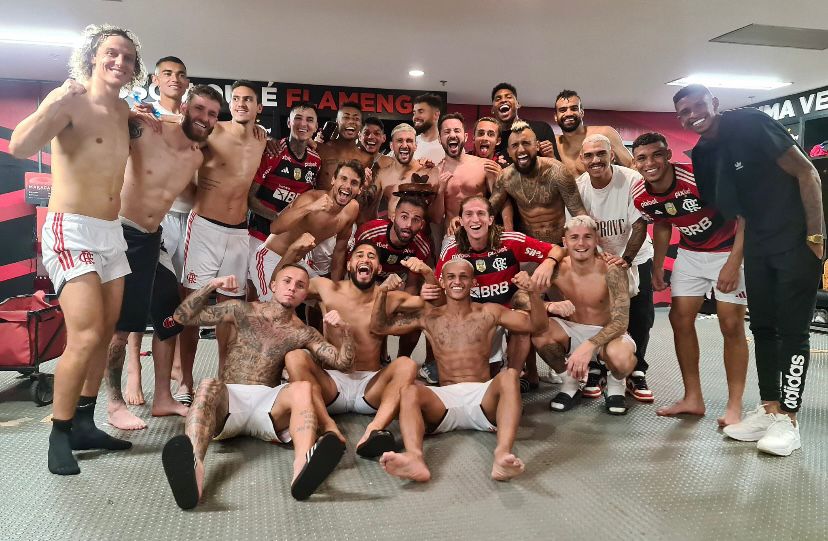 PARABÉNS A ELE! EM DIA DE ANIVERSÁRIO, ARRASCAETA, MARCA GOL E RECEBE SURPRESA NO BALNEÁRIO (COM VÍDEO)