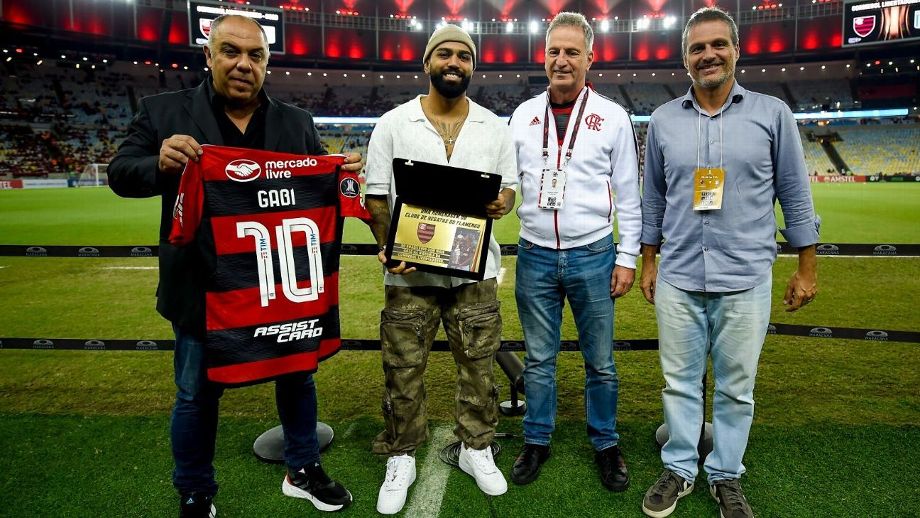 GABIGOL RECEBE HOMENAGENS DO FLAMENGO NO MARACANÃ; CONFIRA