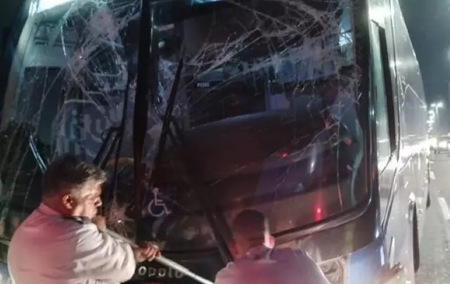 ÔNIBUS QUE TRANSPORTAVA JOGADORES DO RACING ENVOLVIDO EM ACIDENTE ANTES DO JOGO