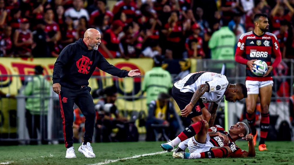 "COMPARAR É DIFÍCIL, MAS O TEMPO DIRÁ SE OS JOGADORES VÃO JOGAR JUNTOS", SAMPAOLI ABRE JOGO SOBRE FUTURO DO ATAQUE DO FLAMENGO