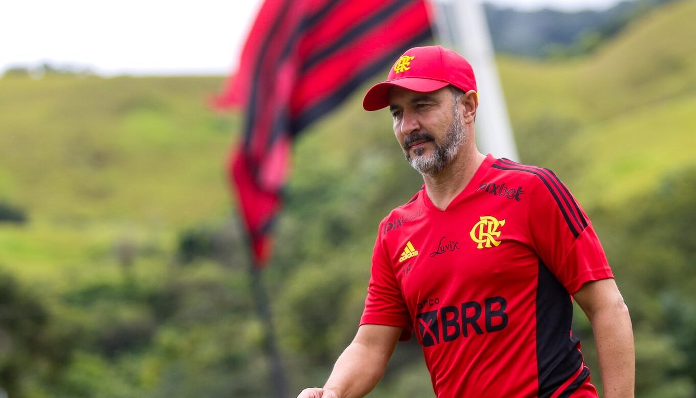 VÍTOR PEREIRA FALA SOBRE TRANSIÇÃO DO CORINTHIANS AO FLAMENGO: ''O CLUBE TEM DIFICULDADES''