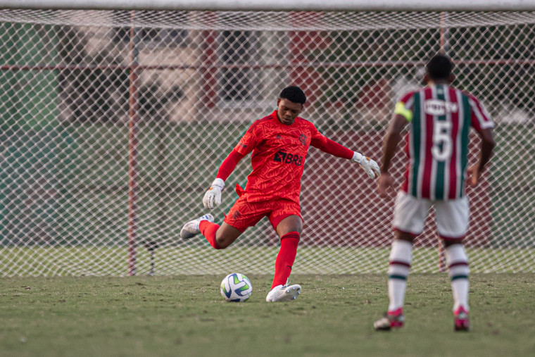 PELO BRASILEIRÃO SUB-17, O FLAMENGO FICOU NO EMPATE SEM GOLS CONTRA O FLUMINENSE