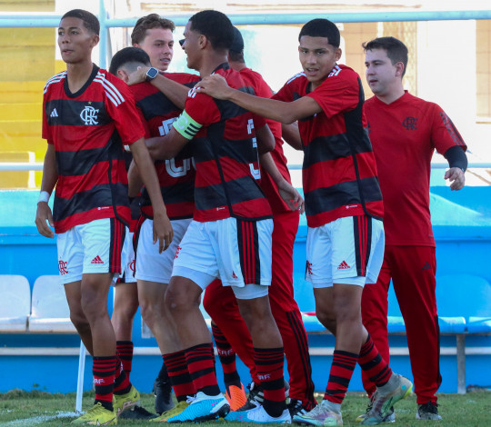 FLAMENGO ACERTA SAÍDA DE JOGADOR DA BASE