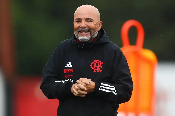 Sampaoli leading the red-black training. Photo: Marcelo Cortes/CRF