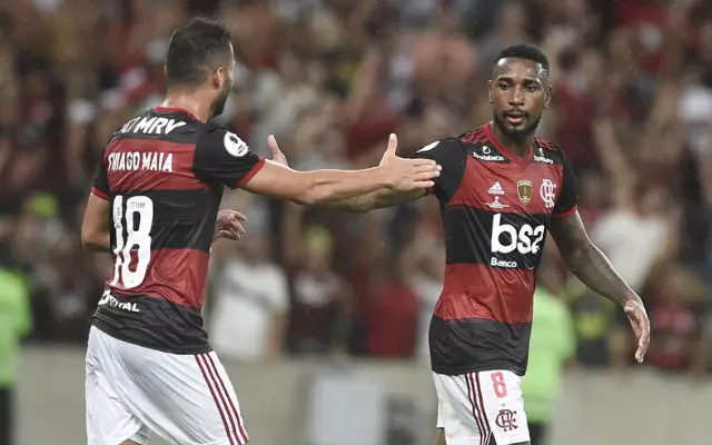 ''EXCELENTE LEITURA DOS ESPAÇOS'', ANALISTA RASGA ELOGIOS A MEIA DO FLAMENGO