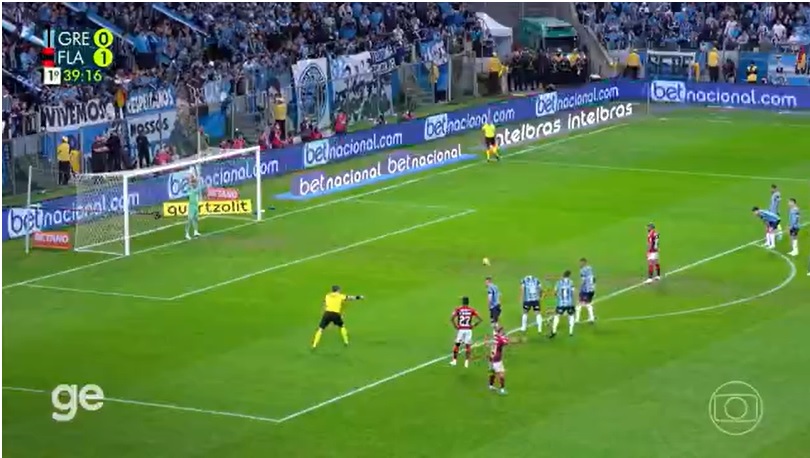 Grêmio goalkeeper defended the charge of the red-black shirt 10. Image: Reproduction/Rede Globo