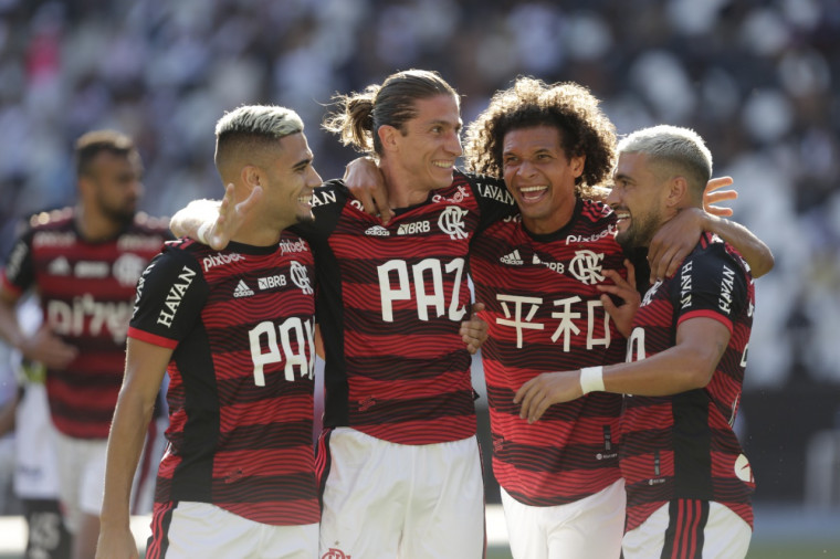 MEIA CAMPEÃO PELO FLAMENGO, DEVE DEIXAR FUTEBOL EUROPEU PARA ATUAR NA ARÁBIA