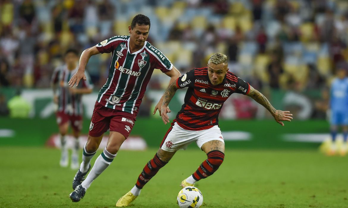 'Bora' lotar? Ingressos para Flamengo x Fluminense começam a ser vendidos nesta quinta