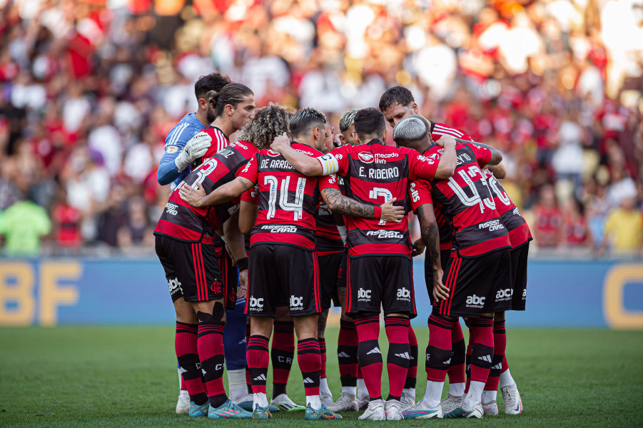Flamengo contrata lateral-direito do Atlético Tubarão