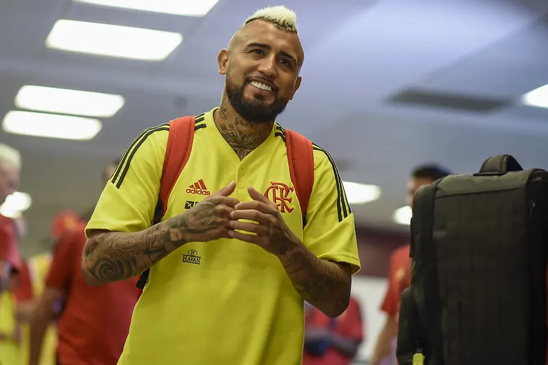 FLAMENGO VAI ECONOMIZAR VALORES MILIONÁRIOS COM SAÍDA DE VIDAL