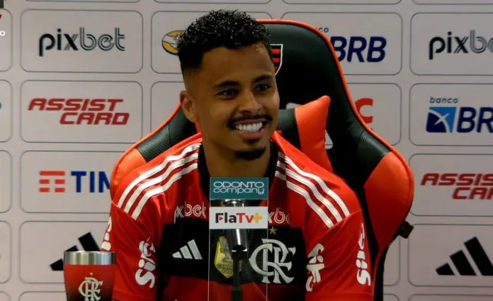 ALLAN FALA DE SUA FORMA FÍSICA EM APRESENTAÇÃO NO FLAMENGO