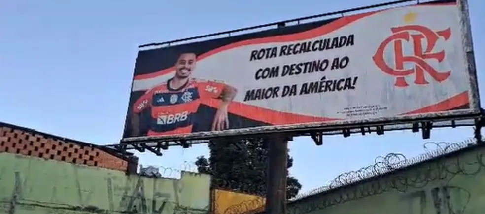 TORCIDA DO FLAMENGO COLOCA OUTDOOR EM MINAS GERAIS COM FOTO DE ALLAN PARA ZOAR TORCEDORES DO GALO