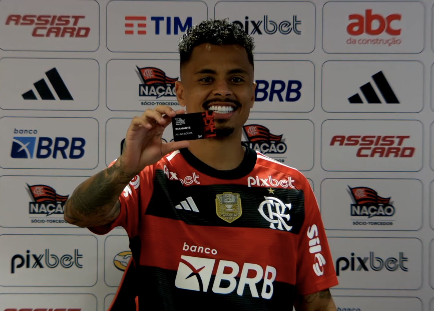 Allan in his presentation for Flamengo. Photo: Marcelo Cortes/CRF