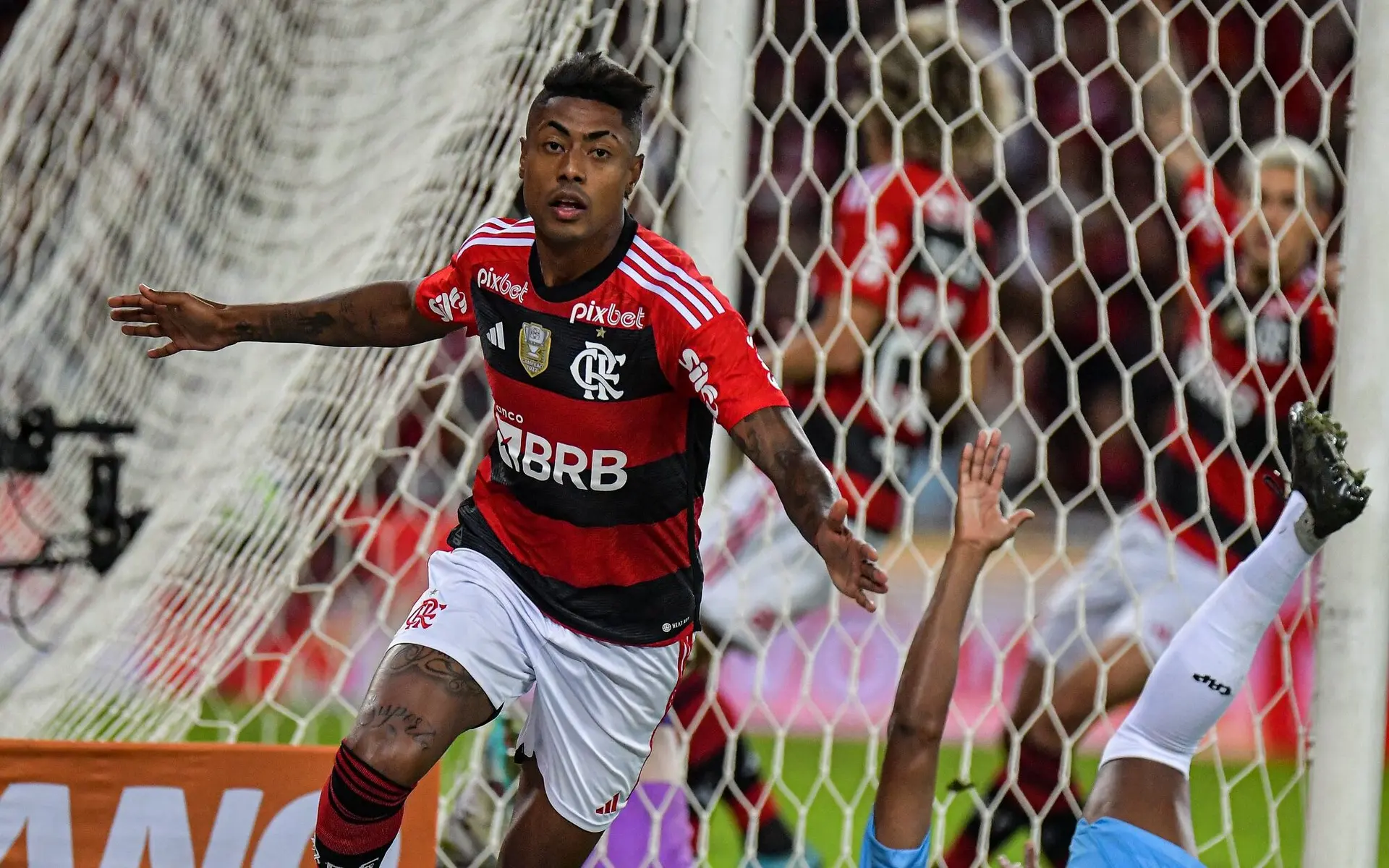 Bruno Henrique comemorando um gol. Foto: Gilvan de Sousa/CRF