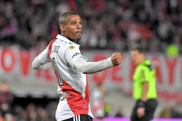 De la Cruz é um dos desejos da diretoria rubro-negra. Foto: reprodução/River Plate