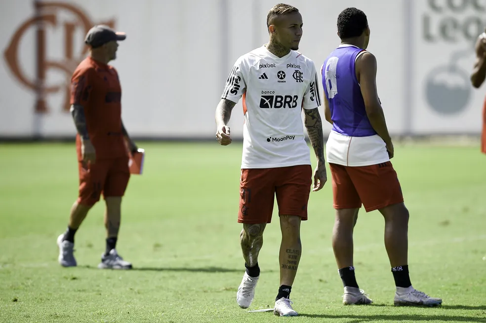 ELENCO DO FLAMENGO DESAPROVA FALTA DE PEDRO AOS TREINOS