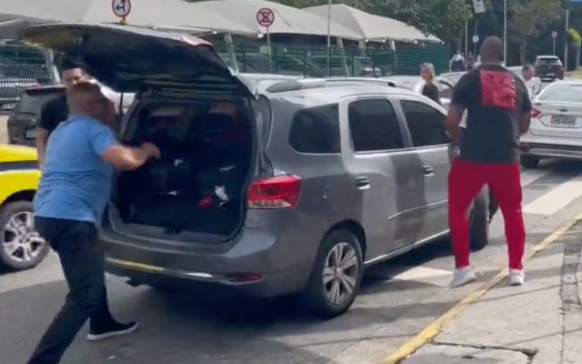 AUXILIAR TÉCNICO DE SAMPAOLI DESEMBARCA NO RIO DE JANEIRO APÓS AGREDIR ATACANTE PEDRO (COM VÍDEO)