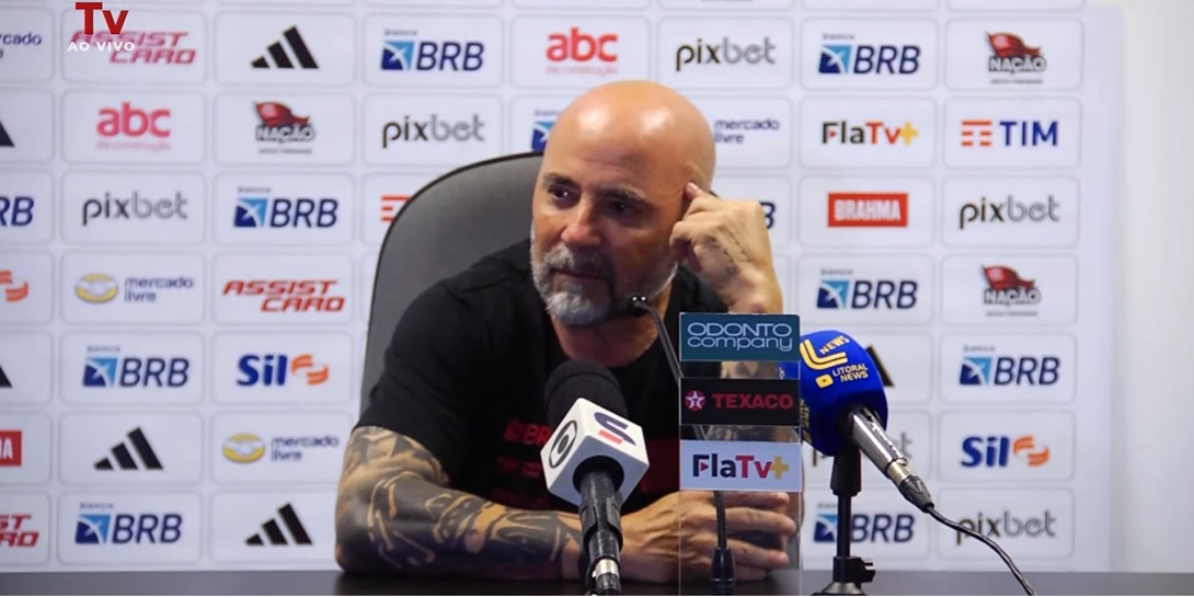 Sampaoli in a calm tone at the press conference. Image: FlaTV