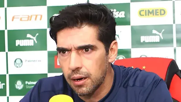 Abel Ferreira at a press conference