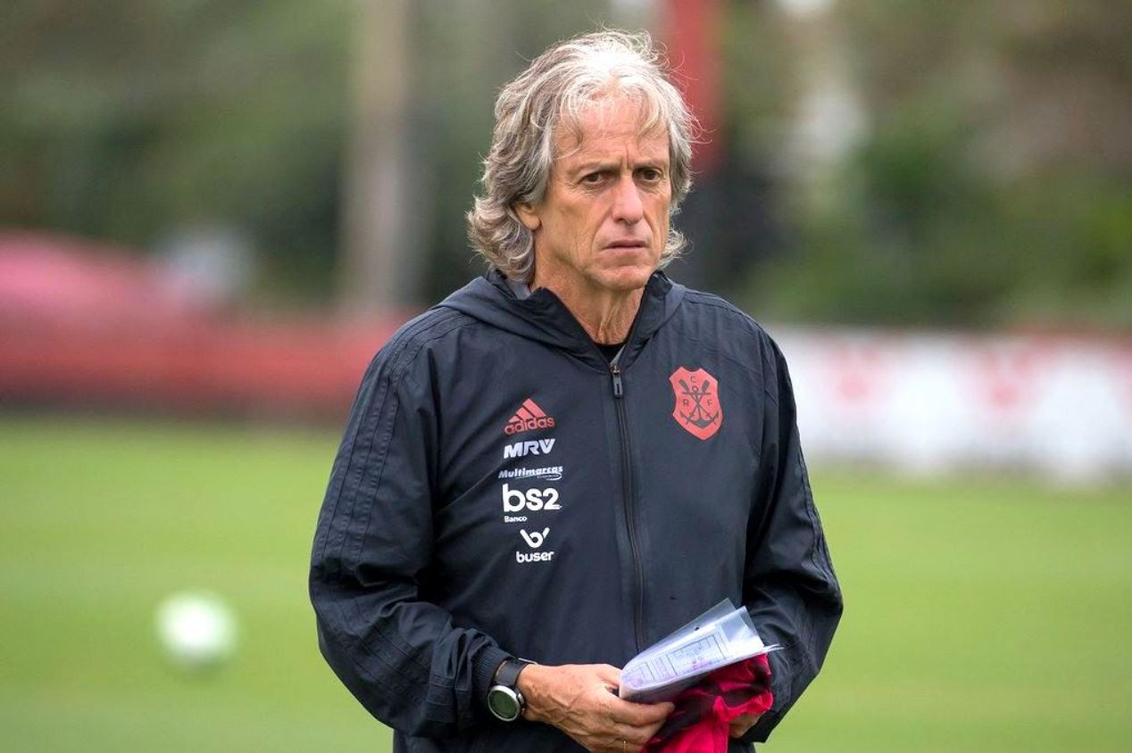 PRETERIDO POR SAMPAOLI? CRAQUE DO FLAMENGO NÃO SAI DO BANCO QUANDO ESTÁ NA MIRA DE JORGE JESUS