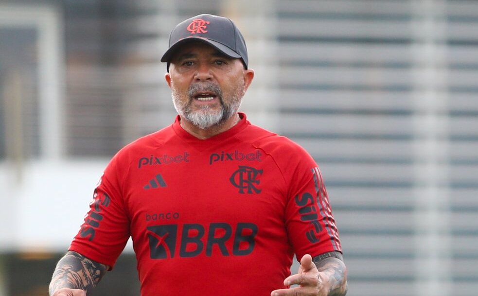 Sampaoli in training with the team