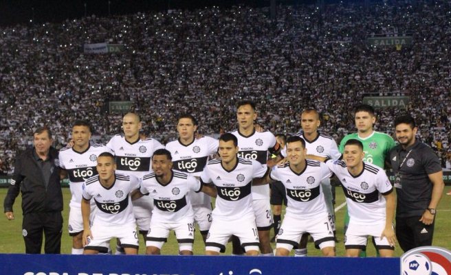 OLIMPIA formed before a Libertadores match. Photo: Disclosure