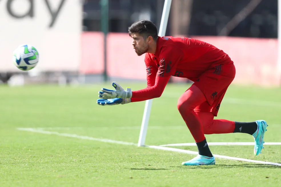 AUGUSTÍN ROSSI VAI PARA SEU 10º JOGO SEM ATUAR PELO FLAMENGO