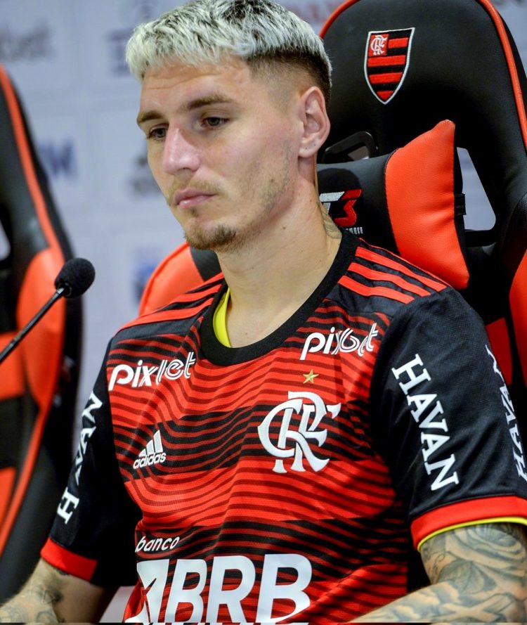 TIME DESISTE DE VARELA, MAS O FLAMENGO AINDA TEM INTENÇÃO DE VENDA