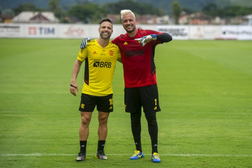 FAZENDO FALTA! LIDERANÇAS DE DIEGO RIBAS E DIEGO ALVES SÃO SENTIDAS NO ELENCO DO FLAMENGO