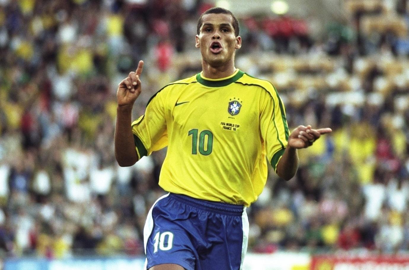 “TEM QUE SER SEMPRE UM BRASILEIRO”, DIZ RIVALDO SOBRE TREINADOR DA SELEÇÃO BRASILEIRA (COM VÍDEO)