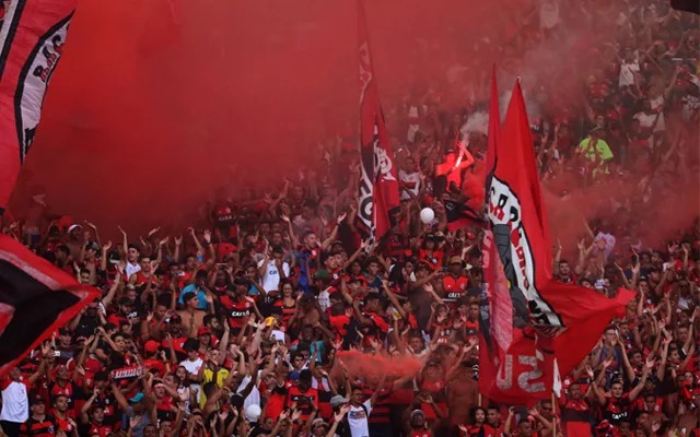 TORCIDA ORGANIZADA DO FLAMENGO CRIA NOVO HIT PARA AS AQUIBANCADAS (COM VÍDEO)