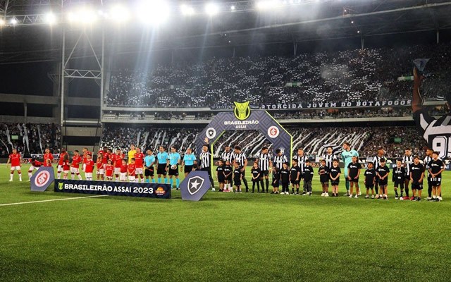 BOTAFOGO VENCE E ABRE 16 PONTOS DE VANTAGEM SOBRE O FLAMENGO