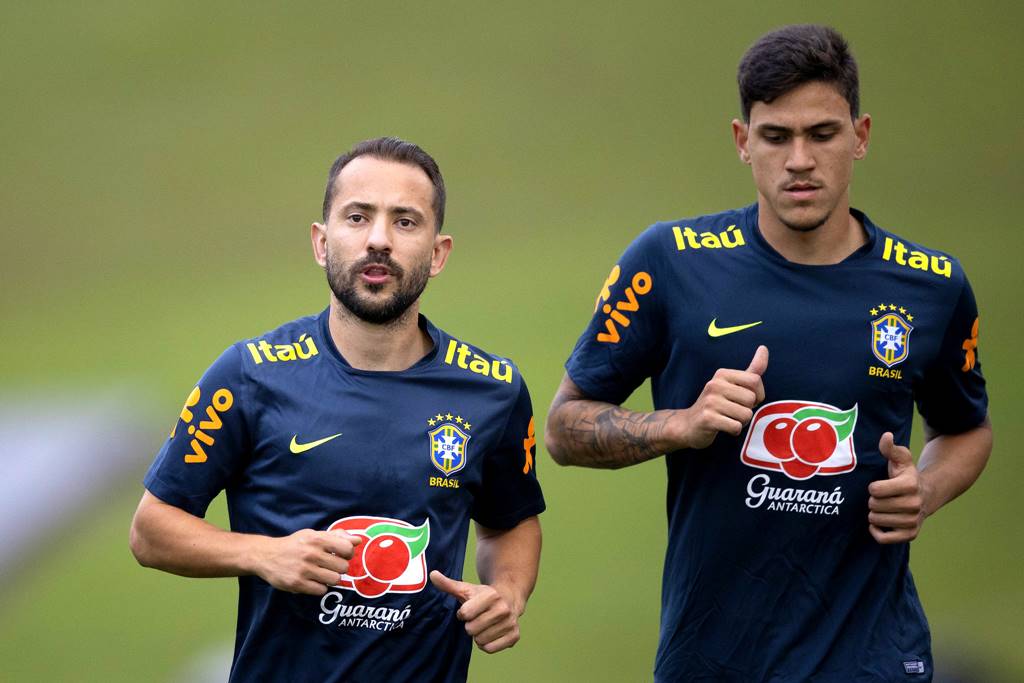 Pedro e Everton Ribeiro defendendo a seleção brasileira. Foto: Lucas Figueiredo/CBF