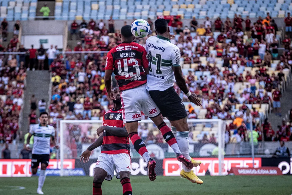 COM TÉCNICOS NOVOS, FLAMENGO REENCONTRA CORITIBA PELO BRASILEIRÃO