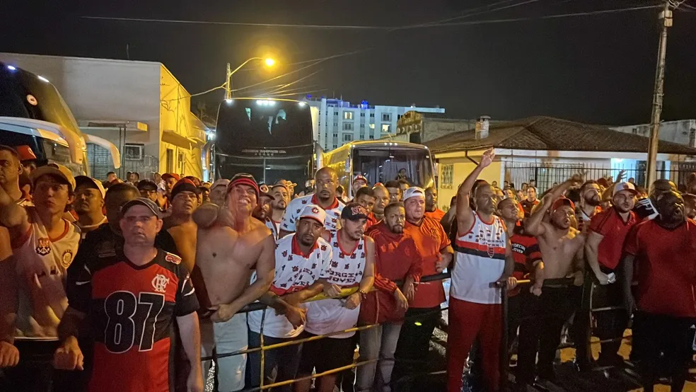 RODOLFO LANDIM E MEDALHÕES DO FLAMENGO SÃO OS PRINCIPAIS ALVOS DE PROTESTO