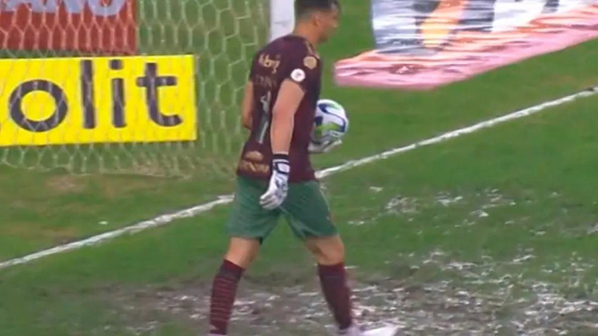 DIRIGENTE DO FLAMENGO DETONA GRAMADO DO MARACANÃ APÓS JOGO DO VASCO COM CHUVA NO ESTÁDIO