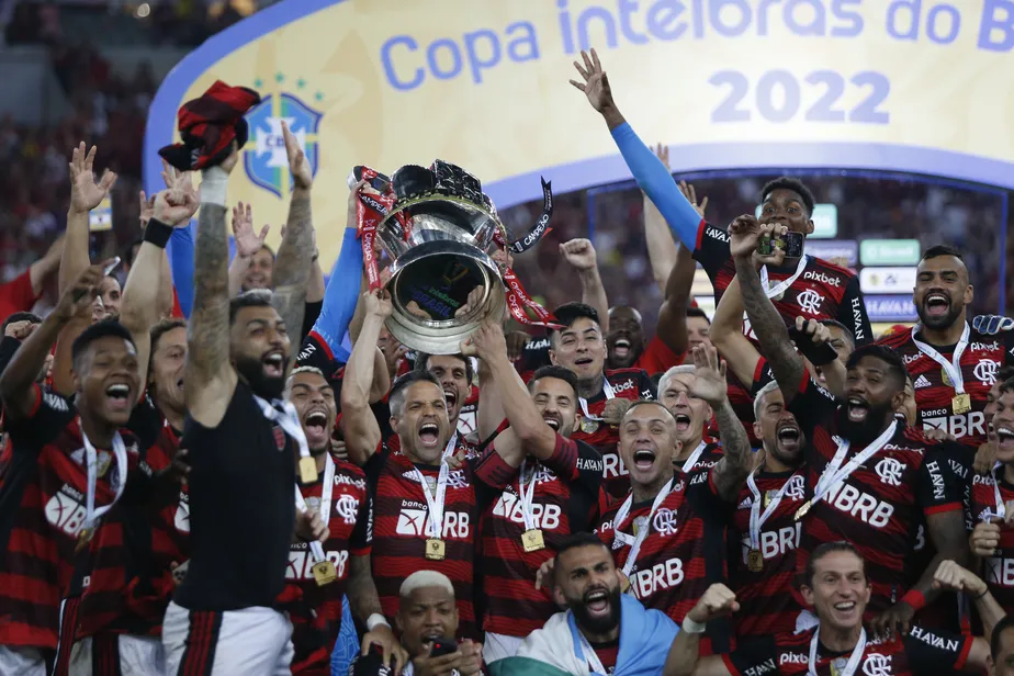 FLAMENGO DA UM "UP" NA PREMIAÇÃO DA COPA DO BRASIL PARA MOTIVAR ELENCO