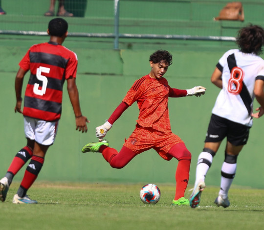 PELA TAÇA GUANABARA SUB-15, FLAMENGO EMPATA COM O VASCO E GANHA PONTO EXTRA NAS PENALIDADES