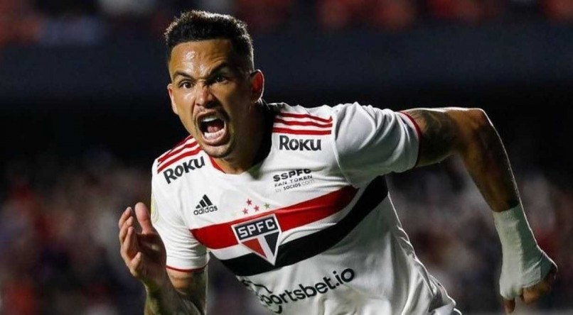 APÓS A PARTIDA ,JOGADOR DO SÃO PAULO IRONIZA DIRETORIA DO FLAMENGO