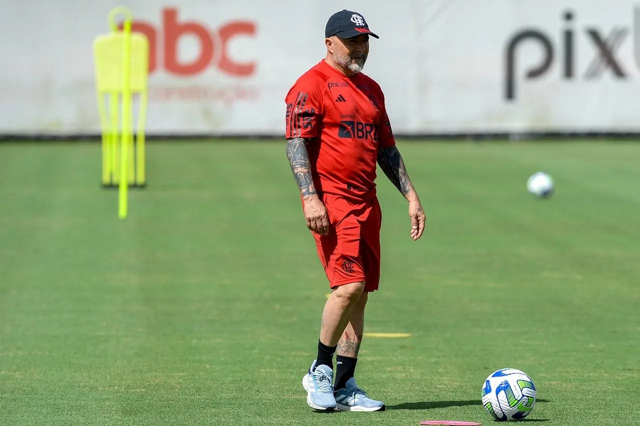 COM CLIMA INSUSTENTÁVEL E INDEFINIDO, SAMPAOLI NEM SEQUER PROJETOU TIME DO  FLAMENGO QUE VAI A CAMPO CONTRA O BAHIA