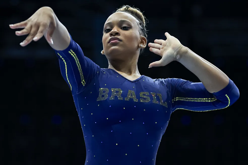 [VÍDEO] ATLETA DO FLAMENGO, REBECA ANDRADE MOSTRA SUA NOVA APRESENTAÇÃO NO SOLO INSPIRADA EM ANITTA