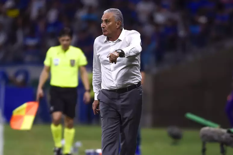 COMENTARISTA DETONA ESCOLHAS DE TITE PARA JOGO CONTRA O BOLÍVAR: "FLAMENGO JOGOU A TOALHA..."