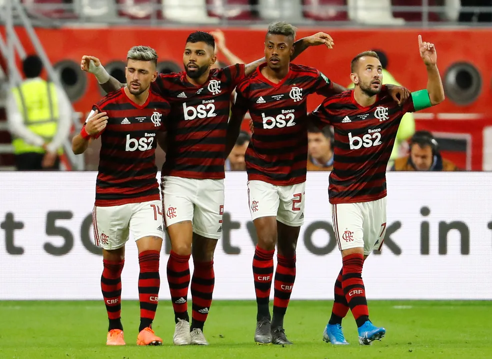 FLAMENGO: O SUPREMO REINADO NO BRASILEIRÃO - UMA HISTÓRIA VIBRANTE DE RECORDES!