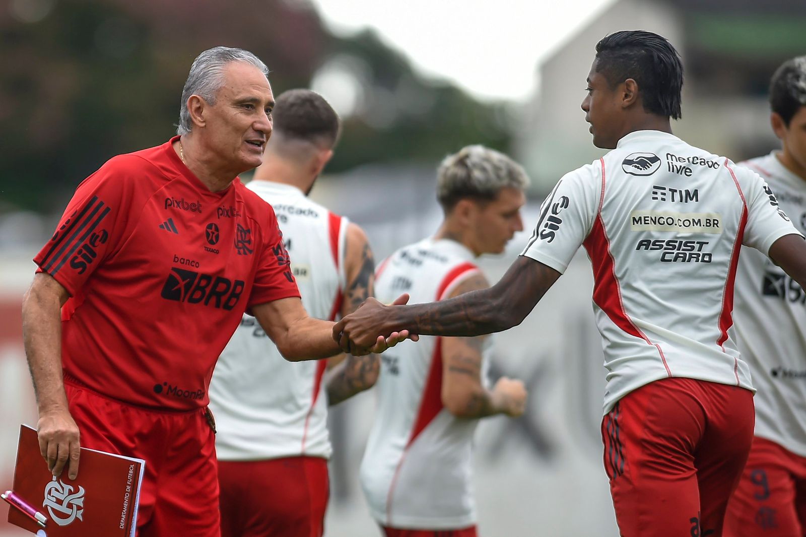 TITE CONTA ROTINA DO DIA A DIA NO FLAMENGO E IDEALIZA CONSTRUÇÃO DA EQUIPE: "FAÇO DE CADA DIA O MELHOR"!