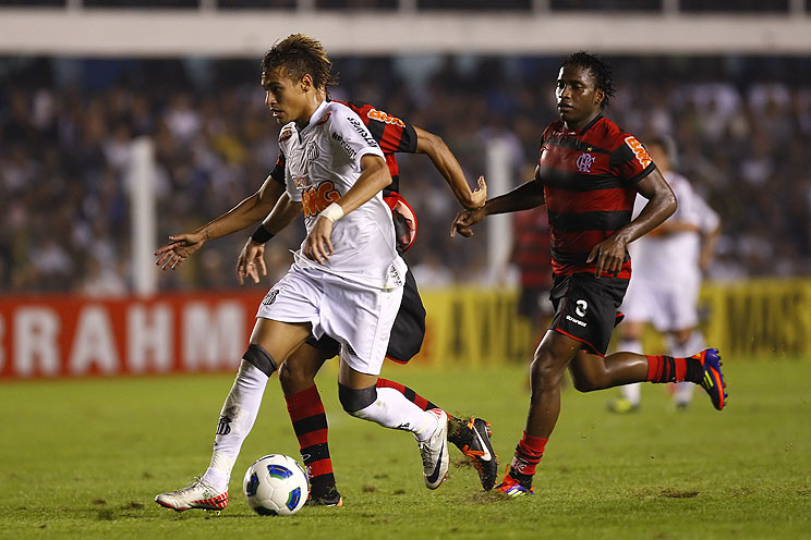 QUEM LEMBRA? ÚLTIMO FLAMENGO X SANTOS EM BRASÍLIA TEVE DESPEDIDA DE NEYMAR E ESTREIA DE ÍDOLO RUBRO-NEGRO